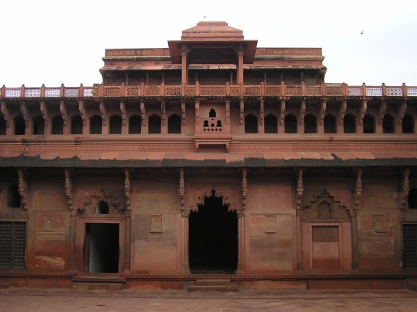 Jahangir palace inner courtyard