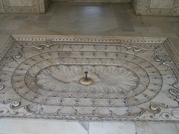 Rose water fountain in the bedroom of king