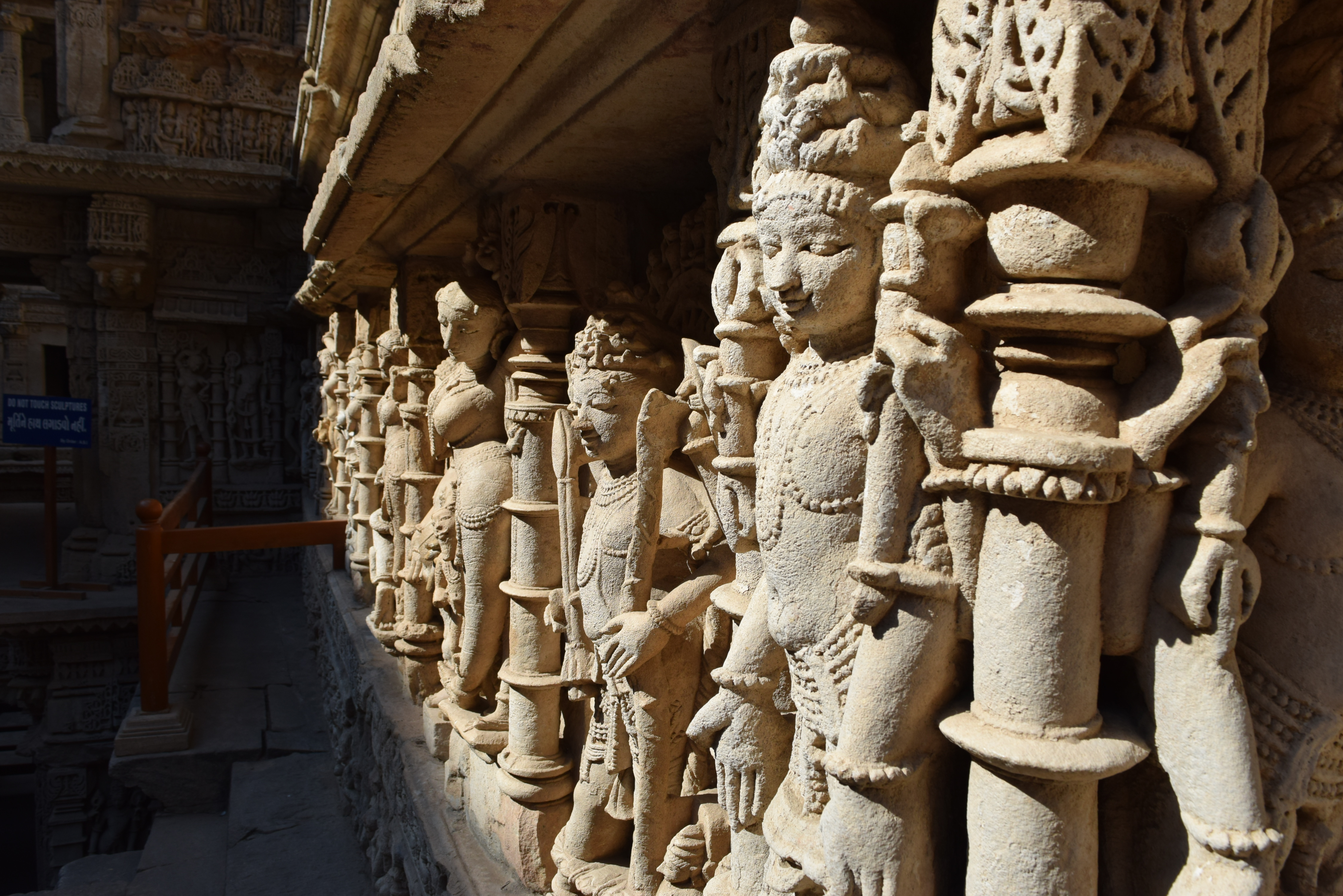 Wall with sculptures at step well 