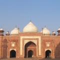 mosque near the&nbsp;taj