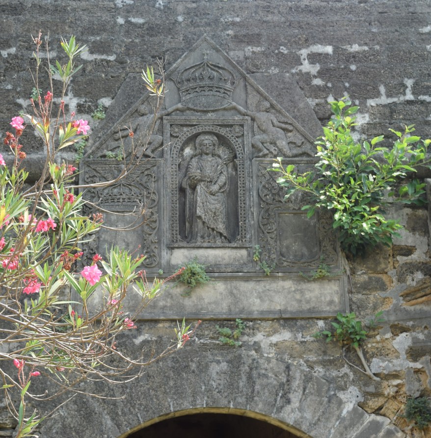 Royal insignia on fort wall