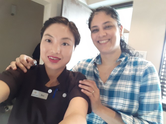 Nuu, my masseuse and me....selfie time!